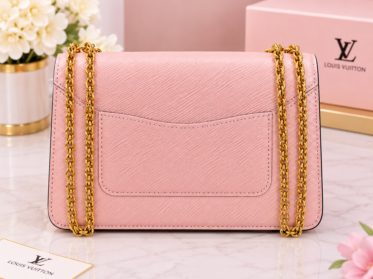 Pink Chain Shoulder Bag – Elegant Quilted Crossbody Handbag | Stylish Women’s Luxury Handbag with Gold Chain Strap